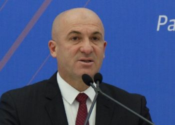 Tryeza e dialogut PS-PD dhe shtyrja e shkarkimit të Metës, Alban Zeneli: Shoh pazare të pista që po bëhen