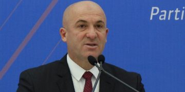 Tryeza e dialogut PS-PD dhe shtyrja e shkarkimit të Metës, Alban Zeneli: Shoh pazare të pista që po bëhen