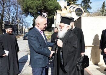 Iliri falet te Anastasi (Janullatos), pas ripiketimit të Anastas  të tij në krye të KLSH-së!