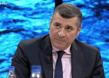 “Ai biznesmeni ishte në b.urg në kohën e PD”! Avokati i Edmond Begos nxjerr prapaskenat e rënda dhe kërcënon me padi demokratët