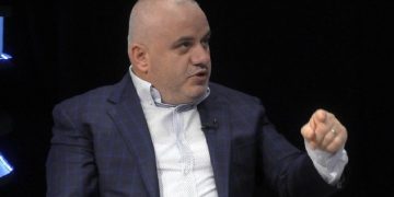 Deklarata ‘bombë’ e Artan Hoxhës: Si i shpëtoi shefi aktual i Gardës atentatit dy ditë pas vrasjes së Azem Hajdarit dhe mina me telekomandë që i ndërroi mendjen Ramës