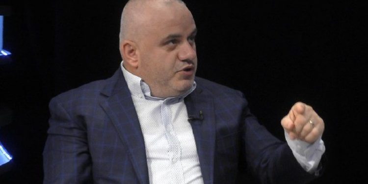 Deklarata ‘bombë’ e Artan Hoxhës: Si i shpëtoi shefi aktual i Gardës atentatit dy ditë pas vrasjes së Azem Hajdarit dhe mina me telekomandë që i ndërroi mendjen Ramës