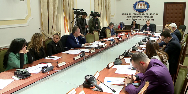 Presidenti asnjë shans të bllokojë reformën! Mazhoranca i “lidh duart” Metës: Miratohen ligjet që i heqin betimin e gjyqtarëve