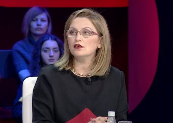 Voltana e shqetësuar sepse e ka ndaluar tre herë policia mjetin e saj duke ardhur në Tiranë