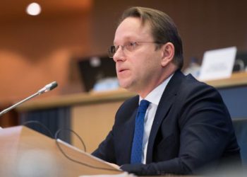 Komisionerit Varhelyi paralajmëron BE-n: Ju tregoj se çfarë ndodh me Shqipërinë nëse nuk hapen negociatat