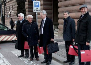 Komisioni i Venecias zbarkon në Tiranë, takon deputetët dhe përfaqësuesit e AMA