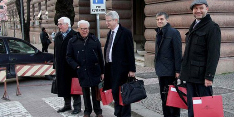 Komisioni i Venecias zbarkon në Tiranë, takon deputetët dhe përfaqësuesit e AMA