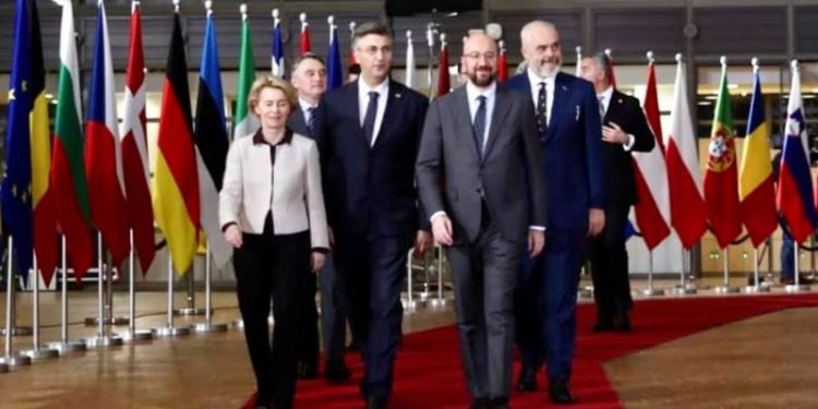 Rama “godet” me mesazhin që në mëngjes: E paharrueshme!