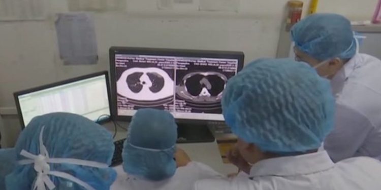 Deklarata tronditëse e ekspertit amerikan të bioterrorizmit: Koronavirusi lindi në një laborator ushtarak, është një armë vdekjeprurëse, ja si u përhap