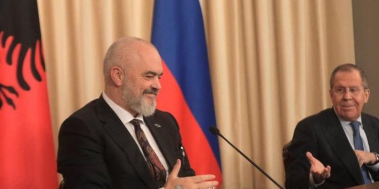 Deklaratat e Ramës përballë Lavrov përplasin Uashingtonin me Moskën, ambasada ruse në Tiranë sulmon Yuri Kim