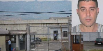 Zbardhet telefonata tronditse e të b.urgosurit që humbi jetën sot në IEVP Peqin: Drejtori i policisë i ka shit dhomën time një të forti! “Më shpëtoi mami, nuk kanë lënë torturë pa më bërë”