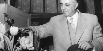 Dokumenti që iu fsheh Enverit: “Unë Romano Gobbo, ju njoftoj se kam bërë testamentin në favor të heroit të madh Enver Hoxha, udhëheqës i të lavdishmes”