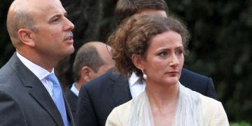 Këshilltari Henz shpjegon pse pallati i “Superdhëndrit” dhe i Blushit u zbuluan në një ditë