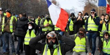 Vazhdojnë protestat e “jelekëve të verdhëve” në Francë  që nga 17 Nëntori 2018!
