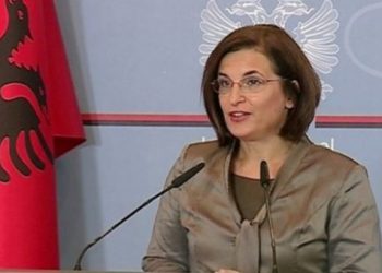 Largohet nga Shqipëria ish-ministrja! Në Francë krah  kandidatit të partisë  “La République en Marche”
