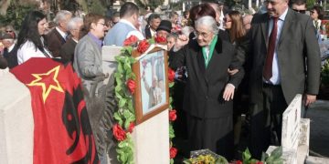 Ndahet nga jeta bashkëshortja e Hoxhës,  Nexhmija