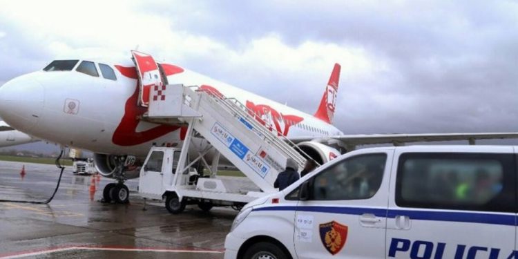 “France 2” reportazh: Shqipëria “një nxënëse e mirë” për Francën për klandestinët!