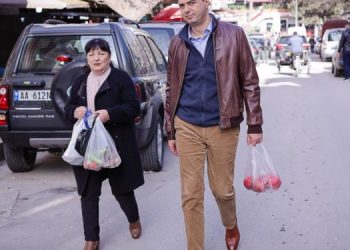 “Mos u merrni me Verën”! Demokrati i jep “shuplakën” e fortë Bashës: Nuk bëhesh dot lider, shantazhi politik që po bën është …