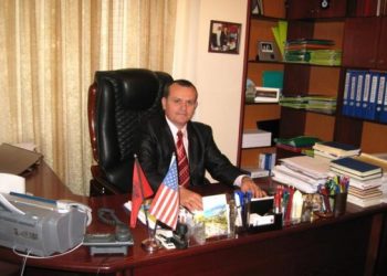 Këshilltari Henz zbulon pse i janë fshehur kartolinat Tartarit