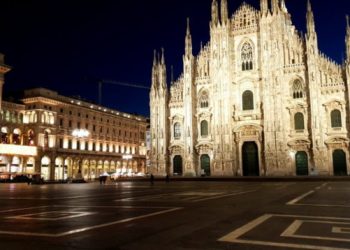 Milano ”kyçet” prej koronavirusit, boshatisen lokalet, supermarketet … dhe Duomo