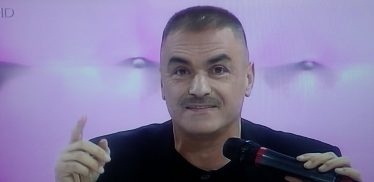 Arjan Çani “filozofon” nga historia e ish-ambasadorit të njohur: Imagjino se si sillet ky departament me një “fshat” të vogël si Shqipëria!