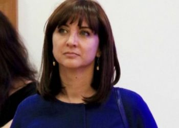 Turp kush e propozoi zengjinen me vila që kakarit si avokate vetëm për tutorët e saj politik e asnjëherë për popullin