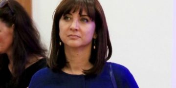 Turp kush e propozoi zengjinen me vila që kakarit si avokate vetëm për tutorët e saj politik e asnjëherë për popullin