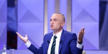 Shqiptarët të mos shohin telenovela e të flenë gjume, po të dalin me mua në shesh…këshillë nga i tremburi Meta