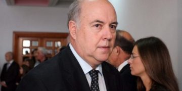 Vdekja e Nexhmije Hoxhës, mesazhi i të birit: Gjithë jetën ia kushtoi lirisë së atdheut dhe ndërtimit të Shqiperisë së re