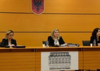 Qeveria plan për të “gozhduar” gjyqtarët dhe prokurorët, gati t’u sekuestrohen pasuritë të ngelurve në veting