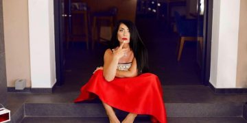 Lindita Theodori shpërthen në lot gjatë emisionit, merr surprizën emocionuese nga i biri