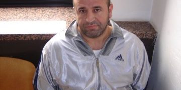 Motra e Lulzim Berishës kallëzon penalisht drejtorin e Kadastrës së Durrësit: Ngritët shtetin në këmbë, për prona që s’janë të miat