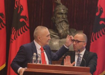 Frrok Çupi, sherr me këshilltarin e Ilir Metës: Servil, të kanë akuzuar për hajdut. Ke bërë dhe burg