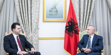 Takim me tone të ashpra në Presidencë, Meta-Bashës: Dua nga ty 10 mijë njerëz të dalin në shesh në 2 mars