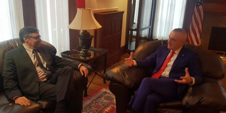 Të gjithë “zbuten” në Uashington: Ilir Meta zbythet para Palmer, i kërkon takim në SHBA