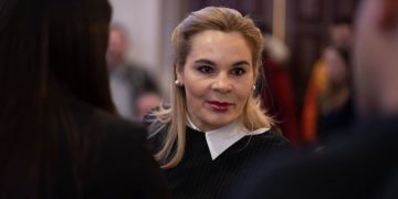 Fushata “amerikane” e Monikës