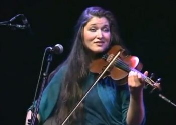 “Nën një portokalle moj” ‘çmend’ Gjermaninë, videoja që po bëhet virale në rrjet