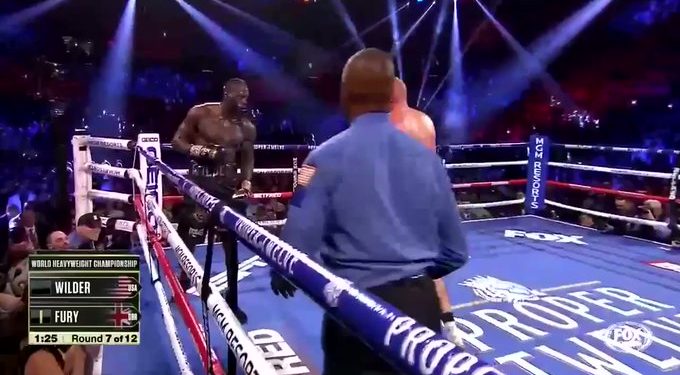 Fury sërish kampion bote, pas fitores ndaj Wilderit në një përballje drithëruese mbrëmë në Las Vegas.
