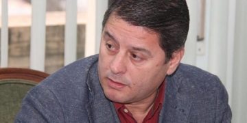 “Gangsterët janë futur në vrimë të miut”! Pjerin Ndreu akuza opozitës: Po i fryn zjarrit të krimit