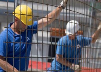 Mungesa e krahut të punës nga pagat e ulëta: Kompanitë shqiptare nisin të sjellin punëtorë afrikanë për 300€ në muaj