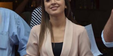 Sherri për votat vijon prej vitesh… Sot po ju njohim me vlerën e çantave luksoze të deputetes së Dibrës (Foto)