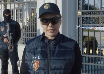 Beteja me vajzat e policisë