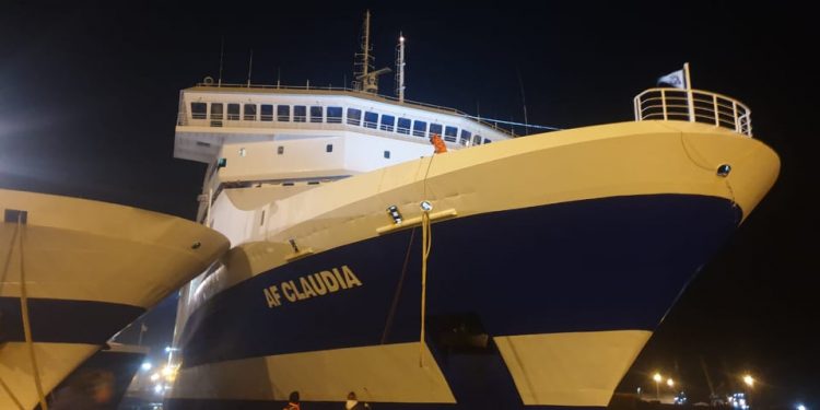 E pazakontë, përplasen tre tragete me pasagjerë brenda në portin e Durrësit