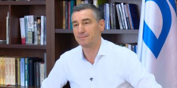 Hoqi taksën ndaj Serbisë, reagon Kadri Veseli: Kosova rrezikohet me Albin Kurtin kryeministër