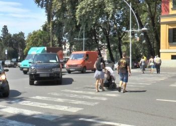 Ministria e Brendshme masa të rrepta për shoferët e rinj dhe kalimtarët: Ja ndryshimet në Kodin Rrugor!