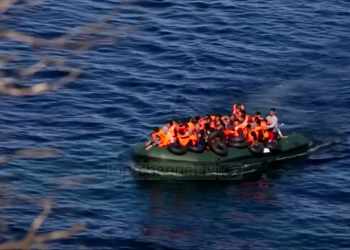 “Mur” në det për emigrantët/ Propozimi i qeverisë greke, opozita e Tsipras ironizon