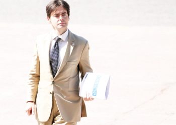 Në Shqipëri protestat aspkete të ngjashem me teatrin, janë performanca politike