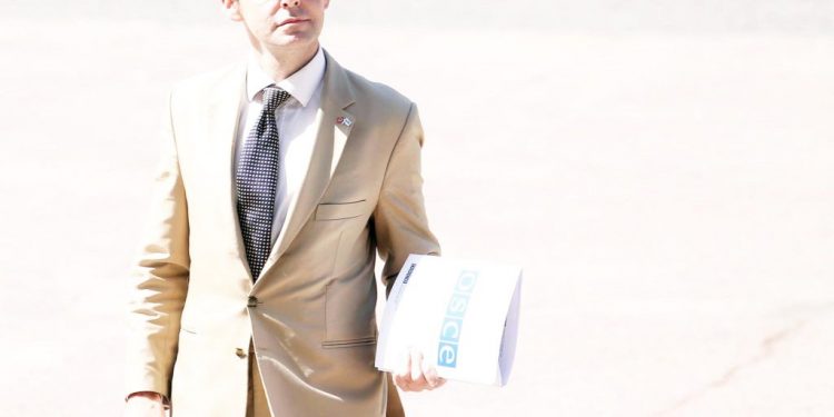 Në Shqipëri protestat aspkete të ngjashem me teatrin, janë performanca politike