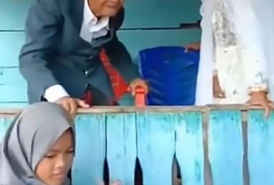 100 vjeçari martohet me nusen 20-vjeçare megjithë diferencën 80-vjecare në moshë