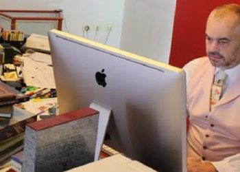 REPLIKAT/ Rama sqaron ndjekësit në Facebook: Unë nuk shes as miell as niseshte këtu, por jap informacion mbi çfarë bëhet